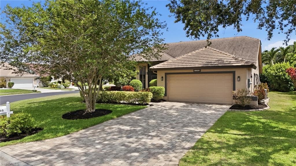 8185 Breton CIR-33
