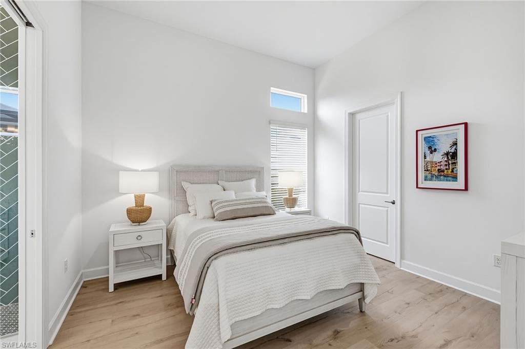 15382 Turin DR-18