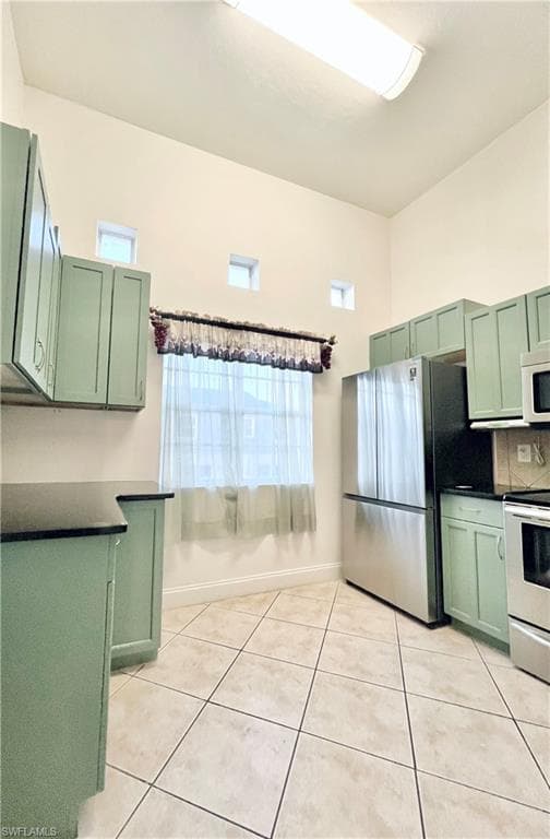 3417 Winkler AVE 602-5