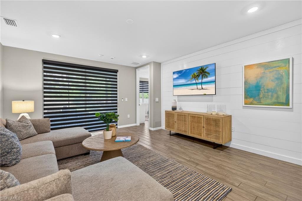 14567 Edgewater CIR-6