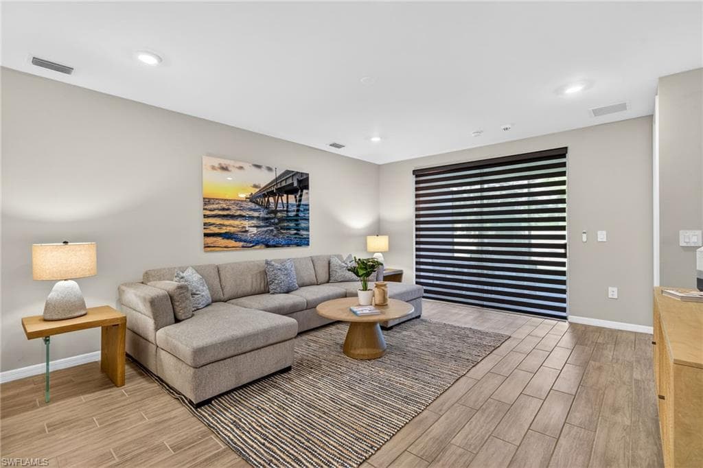 14567 Edgewater CIR-5