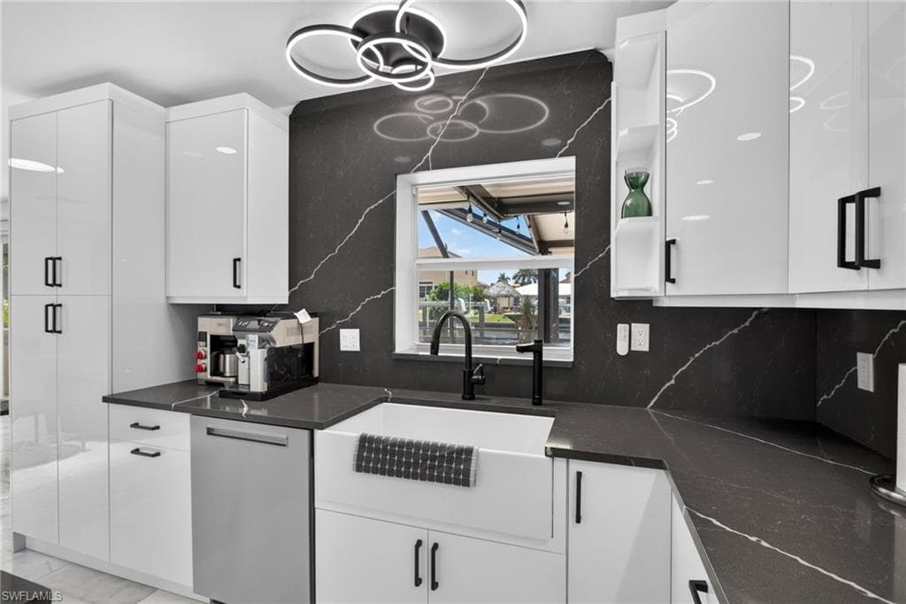 226 1st ST-5