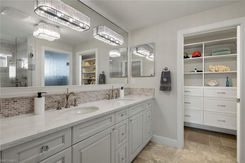 1674 Sabal Palm DR-22