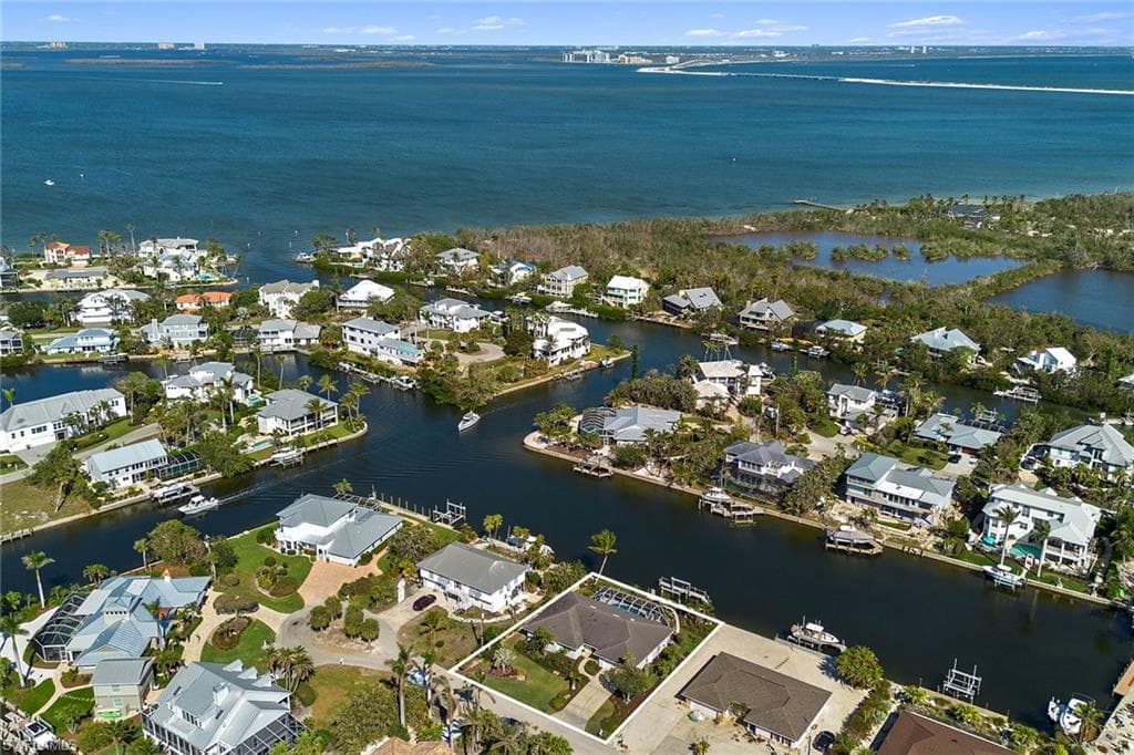 1674 Sabal Palm DR-36