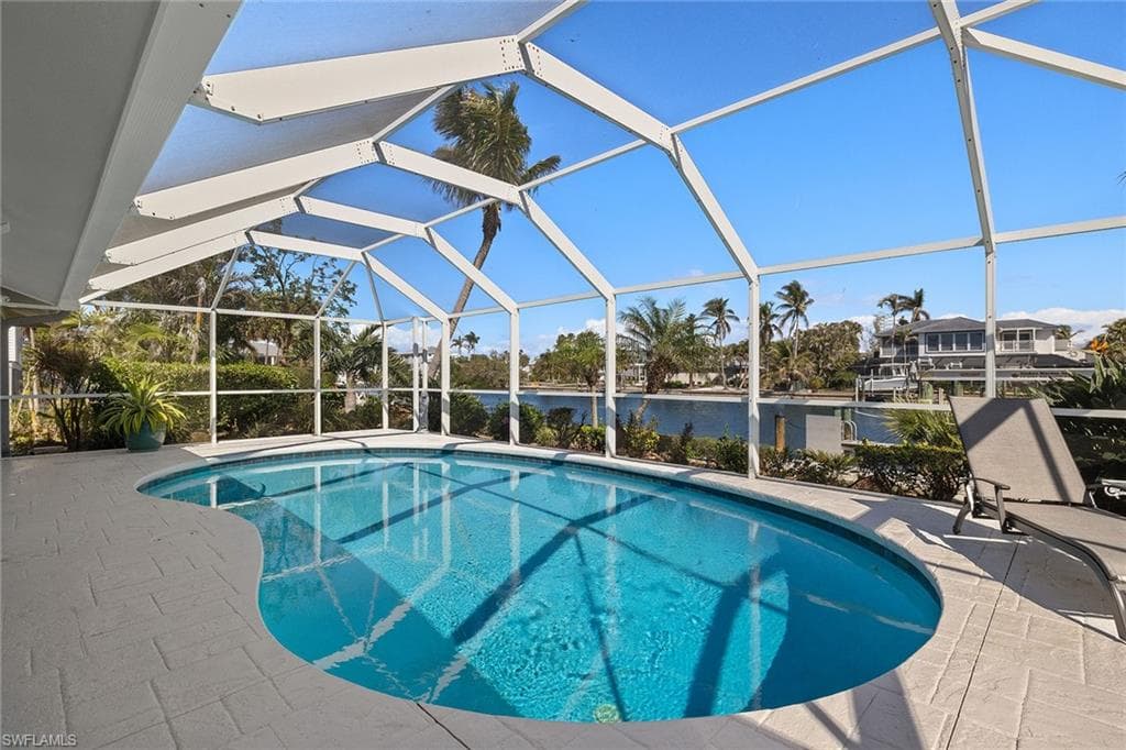 1674 Sabal Palm DR-32