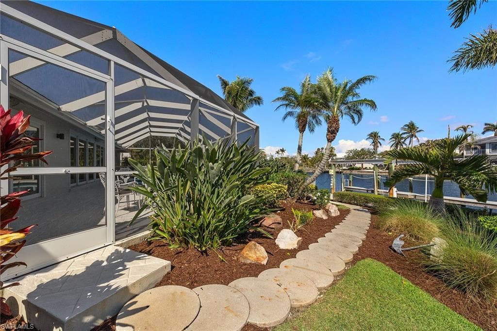 1674 Sabal Palm DR-33