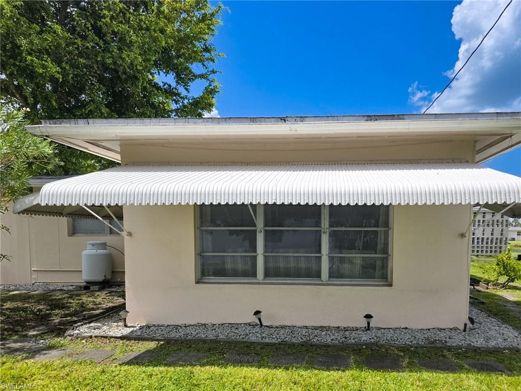 2214 Gladiola DR-13