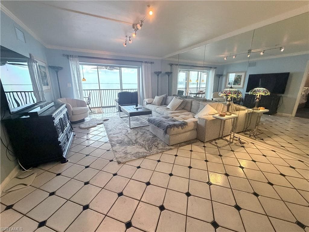 3350 N Key DR 813-9