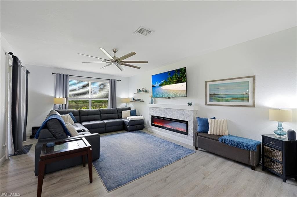 1430 Mariposa CIR 102-4