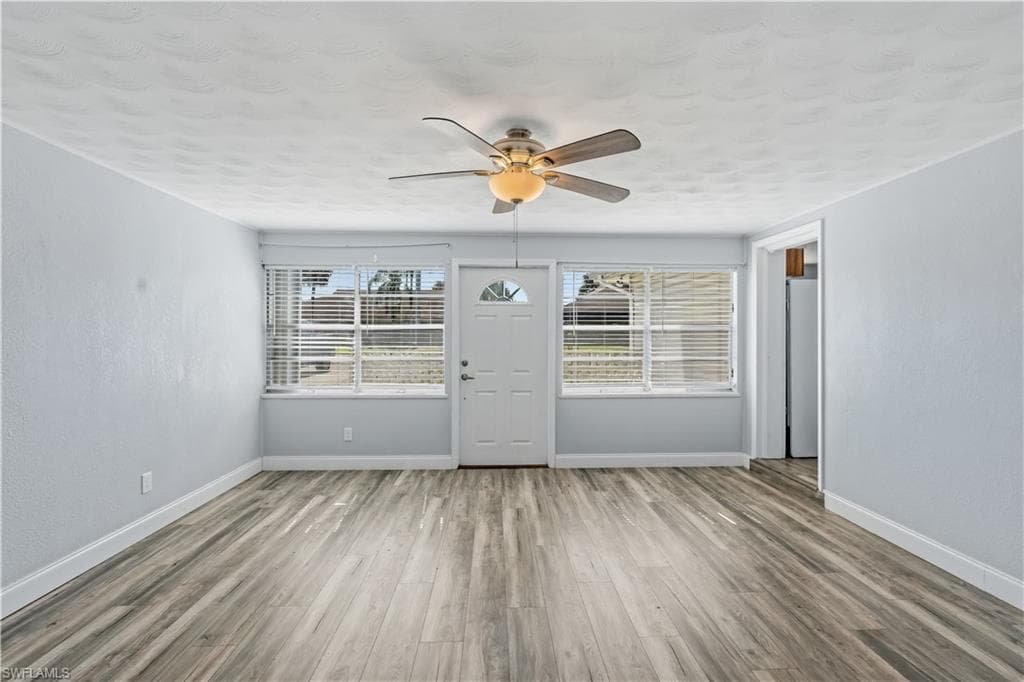 4220 Deleon ST-12