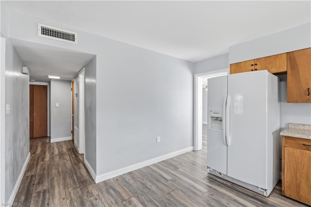 4220 Deleon ST-11