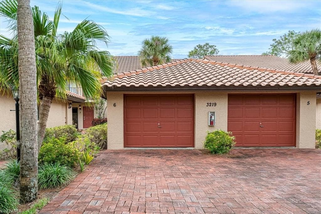 3219 Horse Carriage WAY 6-24