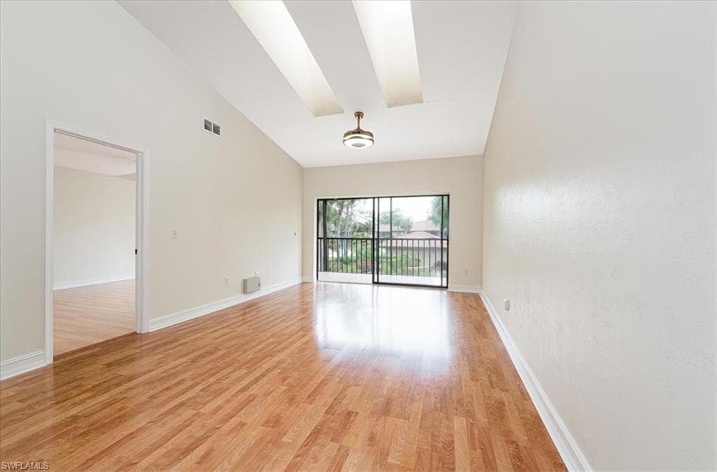 3219 Horse Carriage WAY 6-4