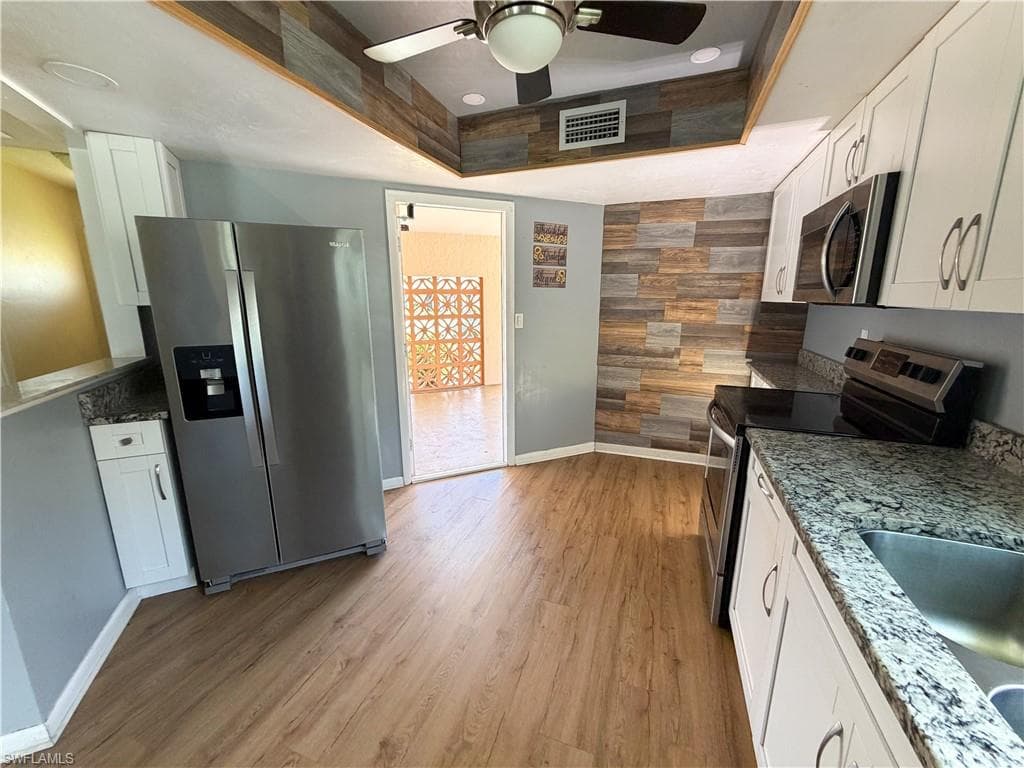 323 Dania ST-13
