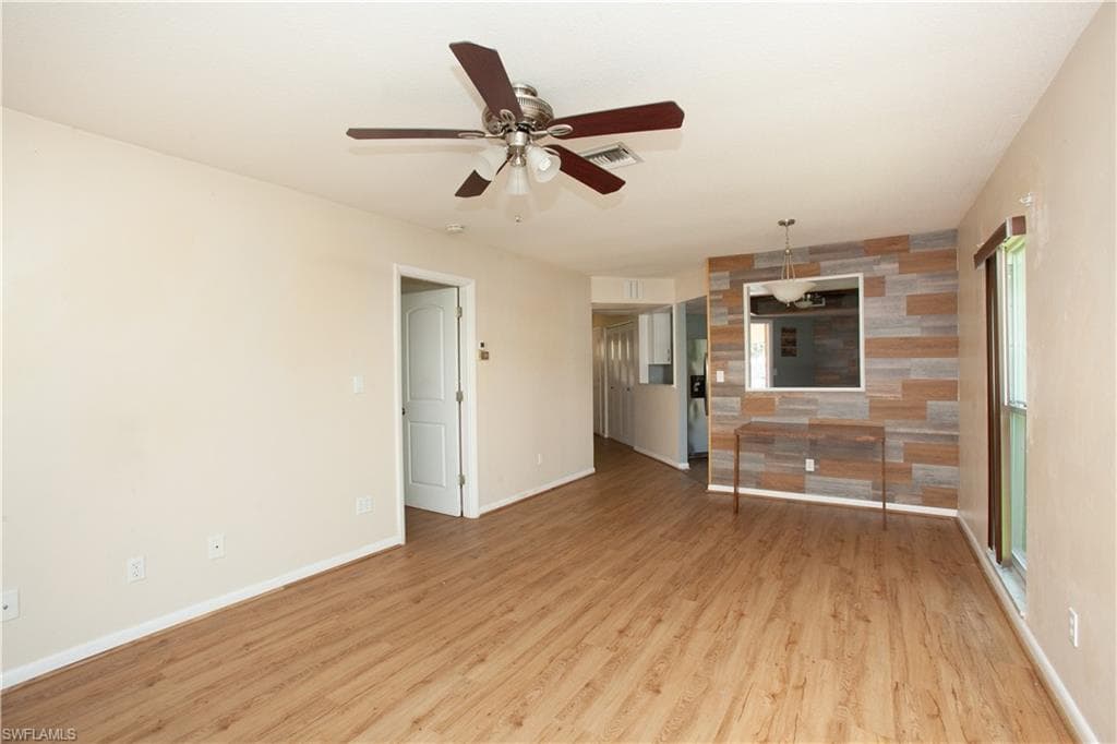 323 Dania ST-17