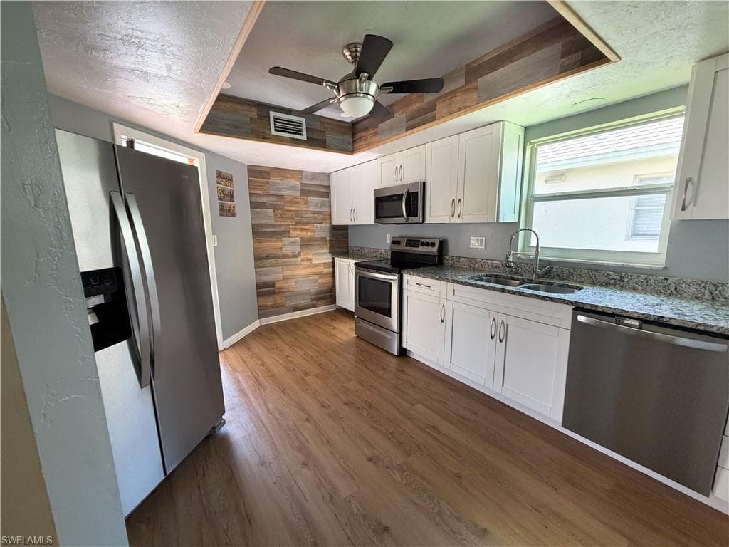 323 Dania ST-12