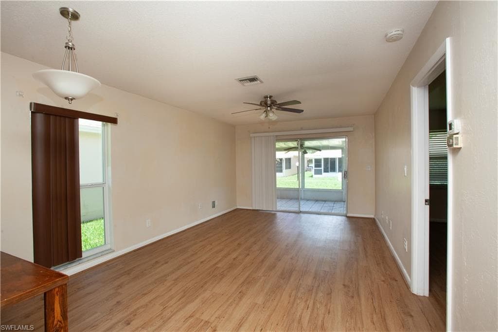 323 Dania ST-15