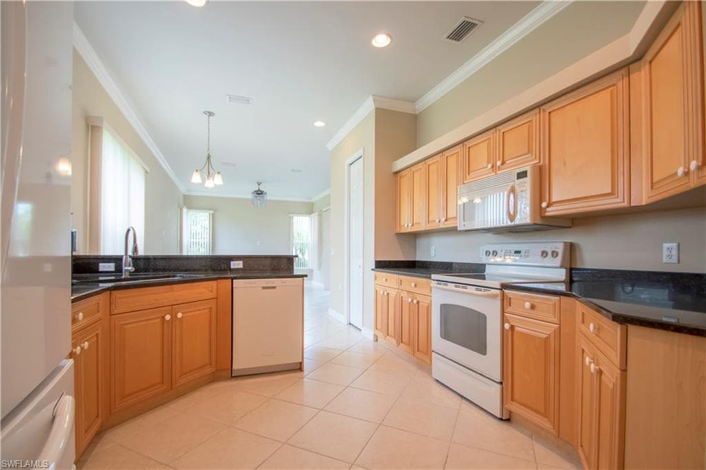 3327 Sandpiper WAY-2