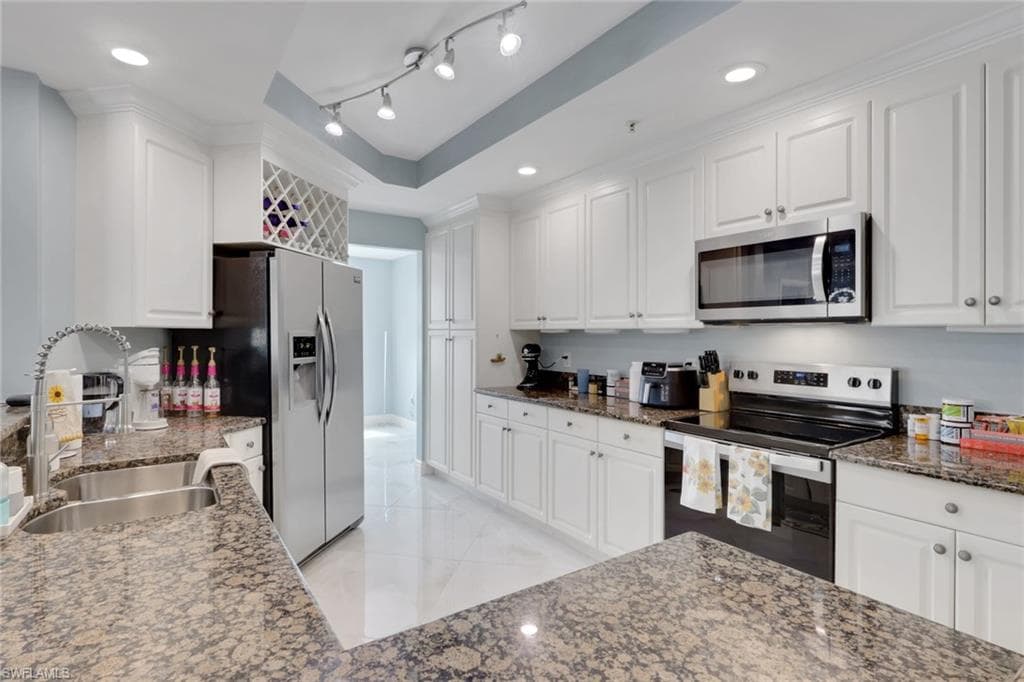 2743 1ST ST 2106-13