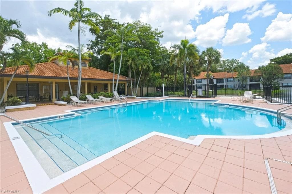 2106 Arbour Walk CIR 2911-13