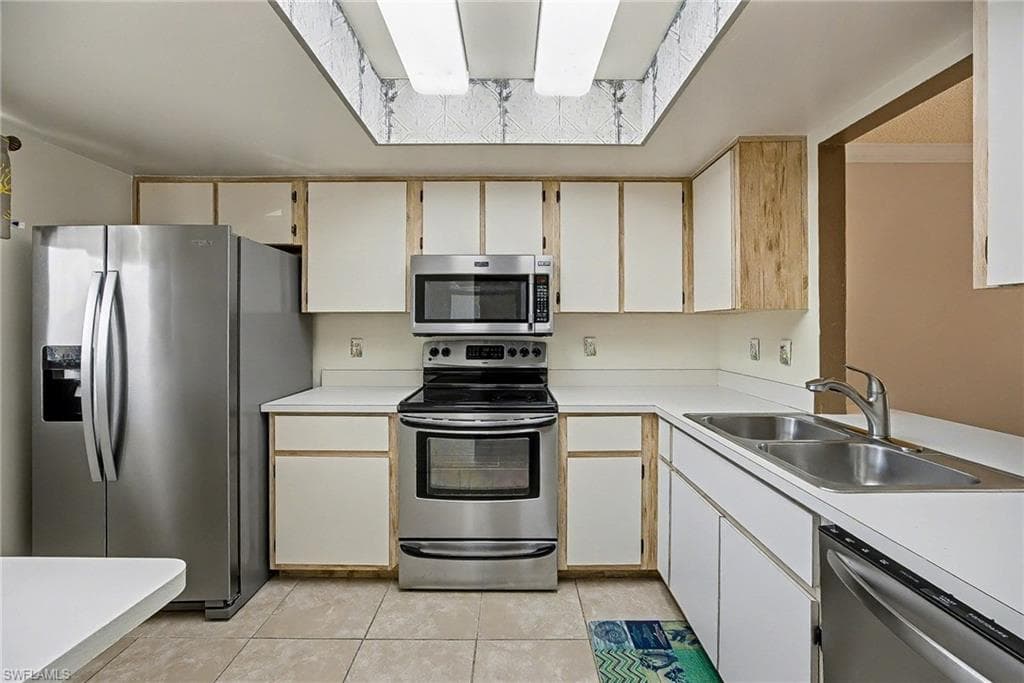 423 Cape Coral PKWY W 202-10