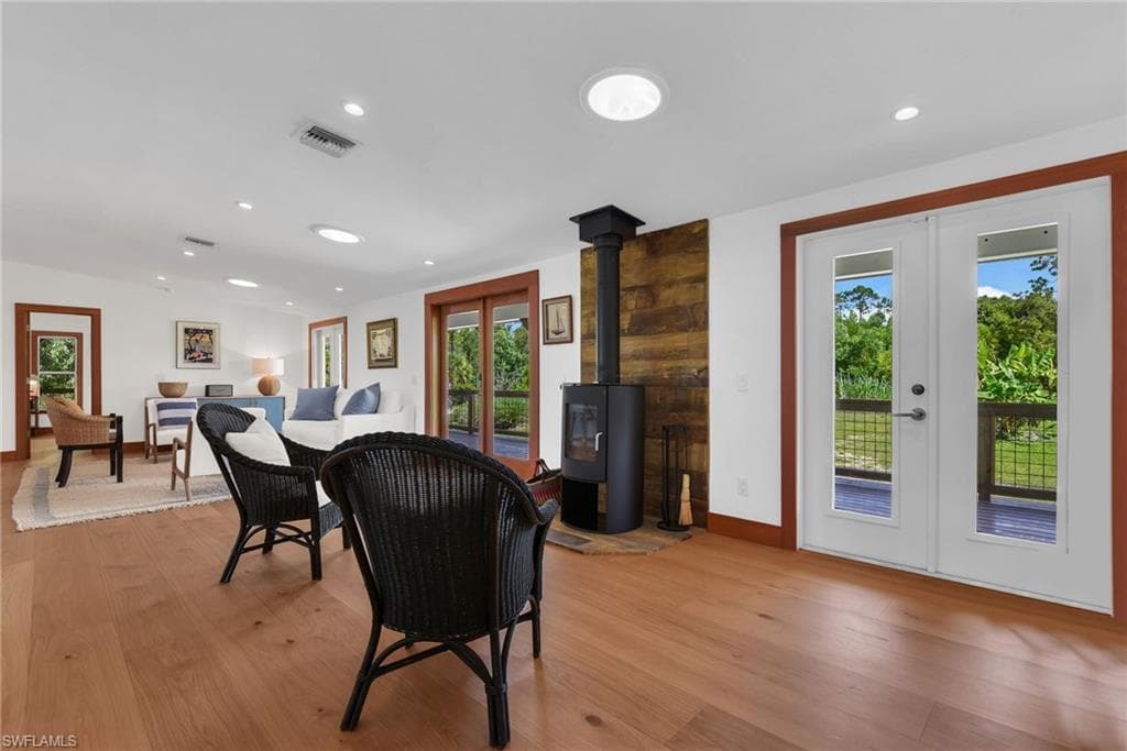 828 Sanctuary RD-16