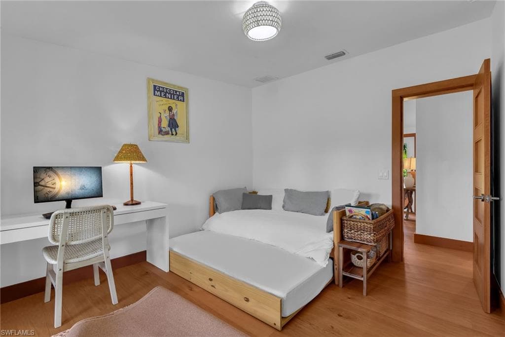 828 Sanctuary RD-26
