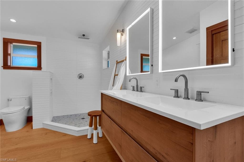 828 Sanctuary RD-21