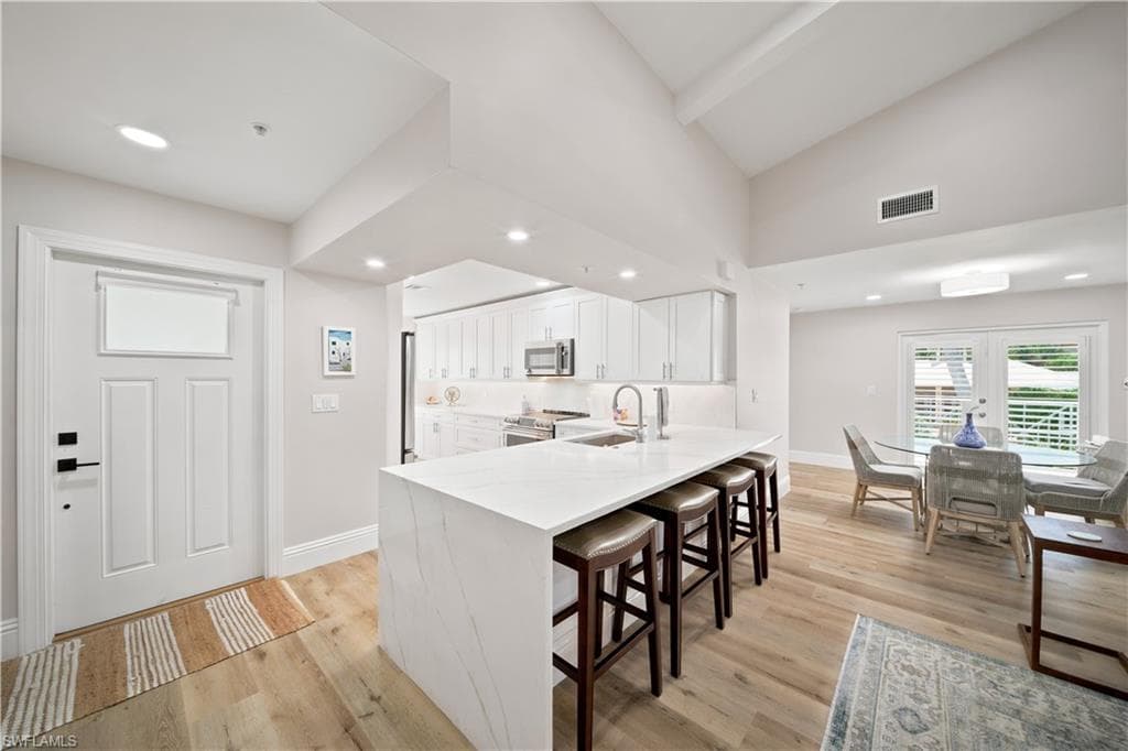 248 4th AVE S D201-9