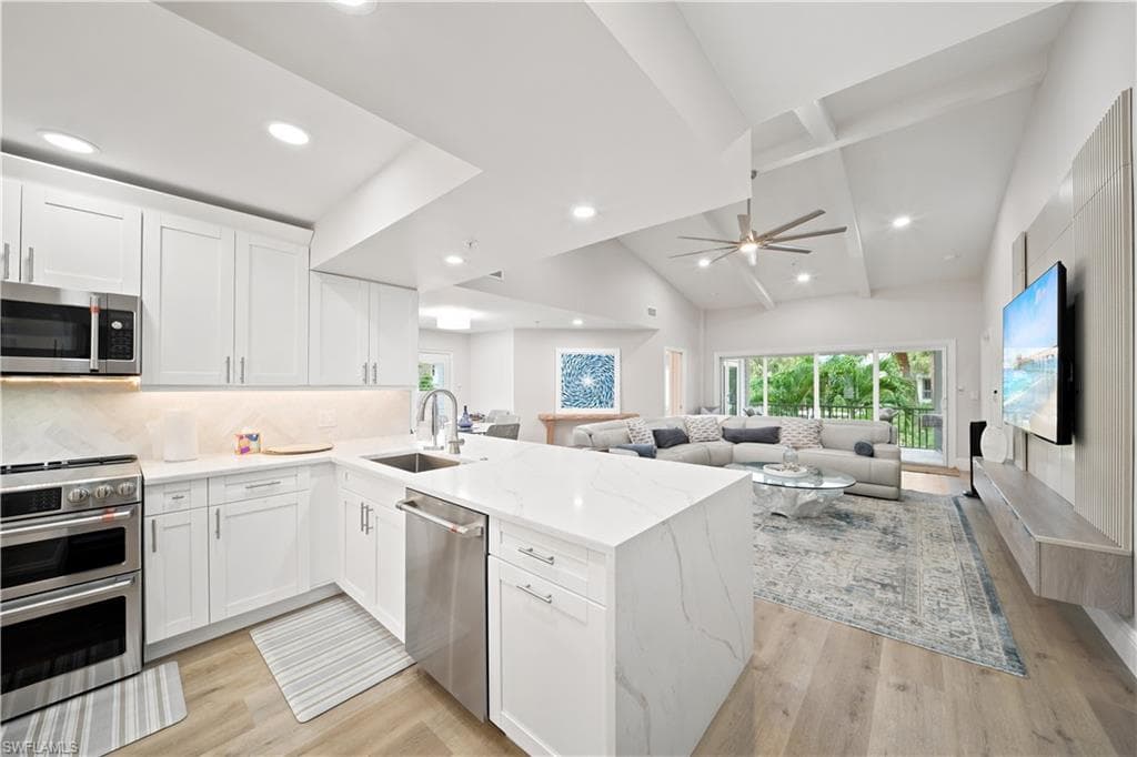 248 4th AVE S D201-8