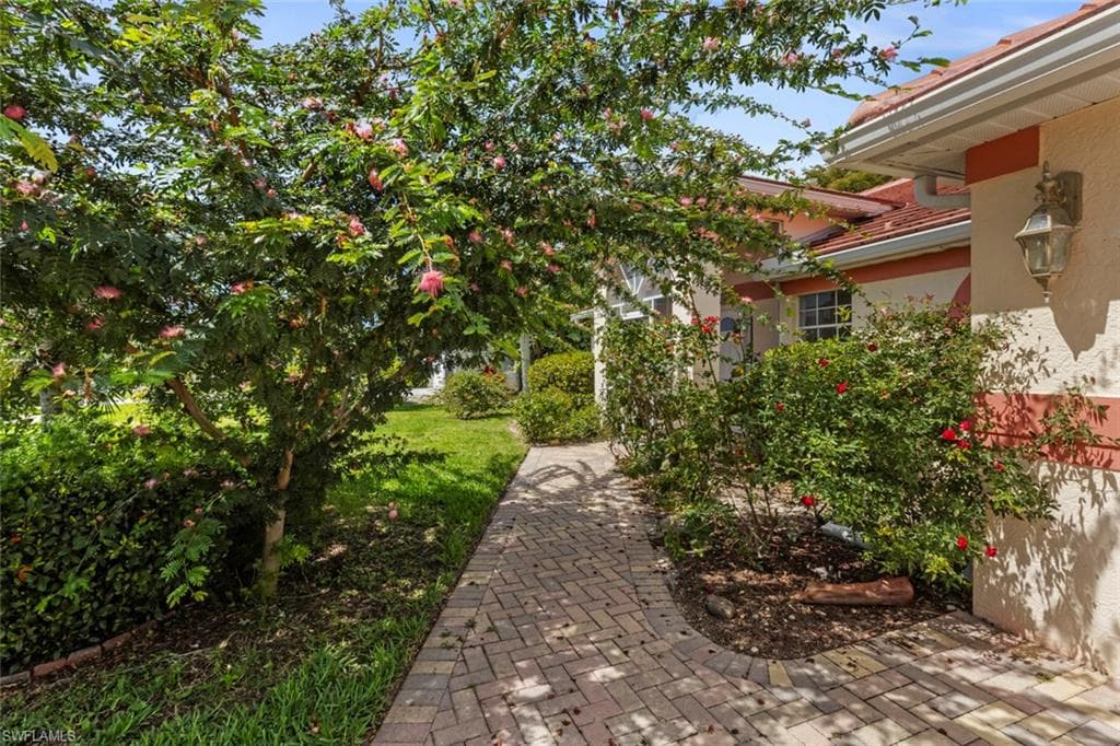 930 Moon Lake DR-24