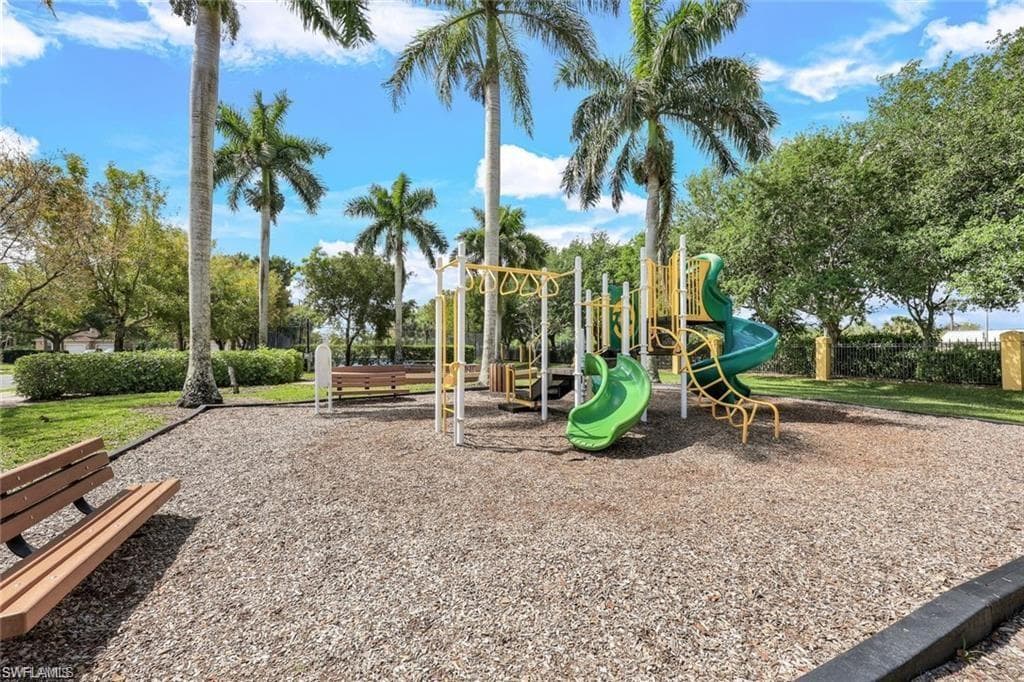 7689 Bristol CIR-17