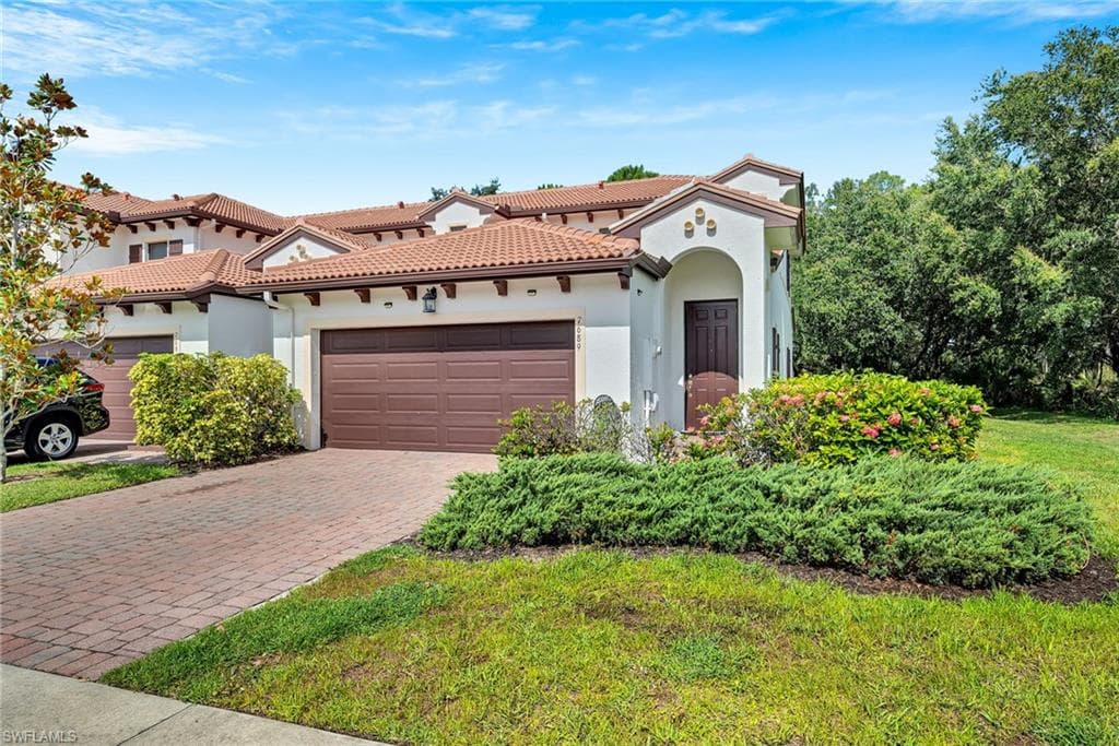 7689 Bristol CIR-12