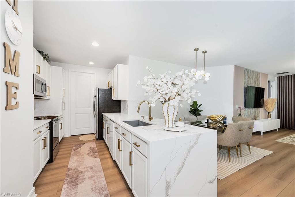 7689 Bristol CIR-3