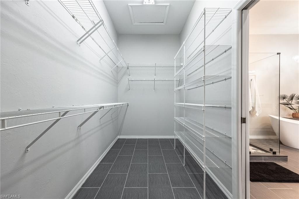 14233 Patty Berg DR-27