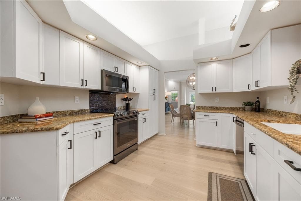 14233 Patty Berg DR-5