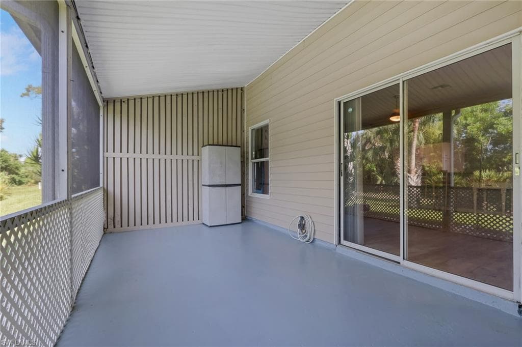 6085 Lake Front DR-17