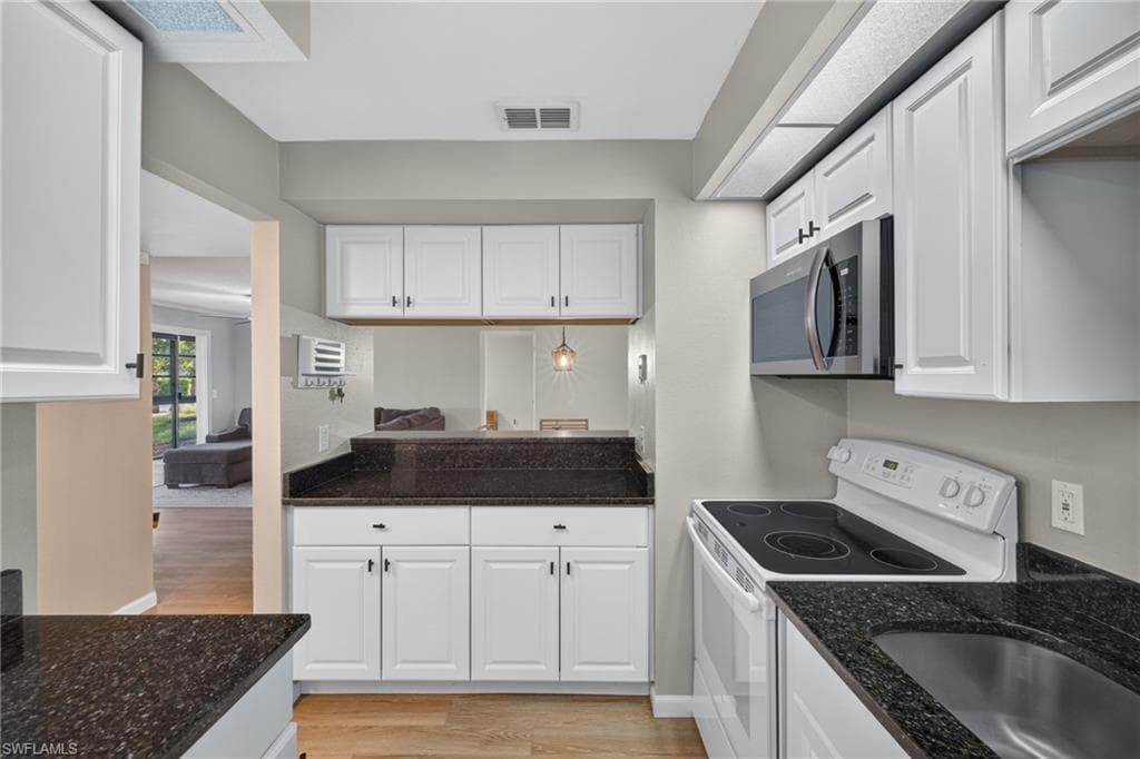 8121 Woods CIR 9-5