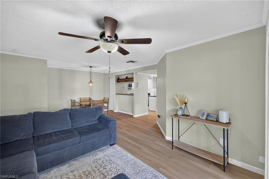 8121 Woods CIR 9-11