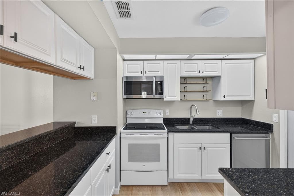 8121 Woods CIR 9-4