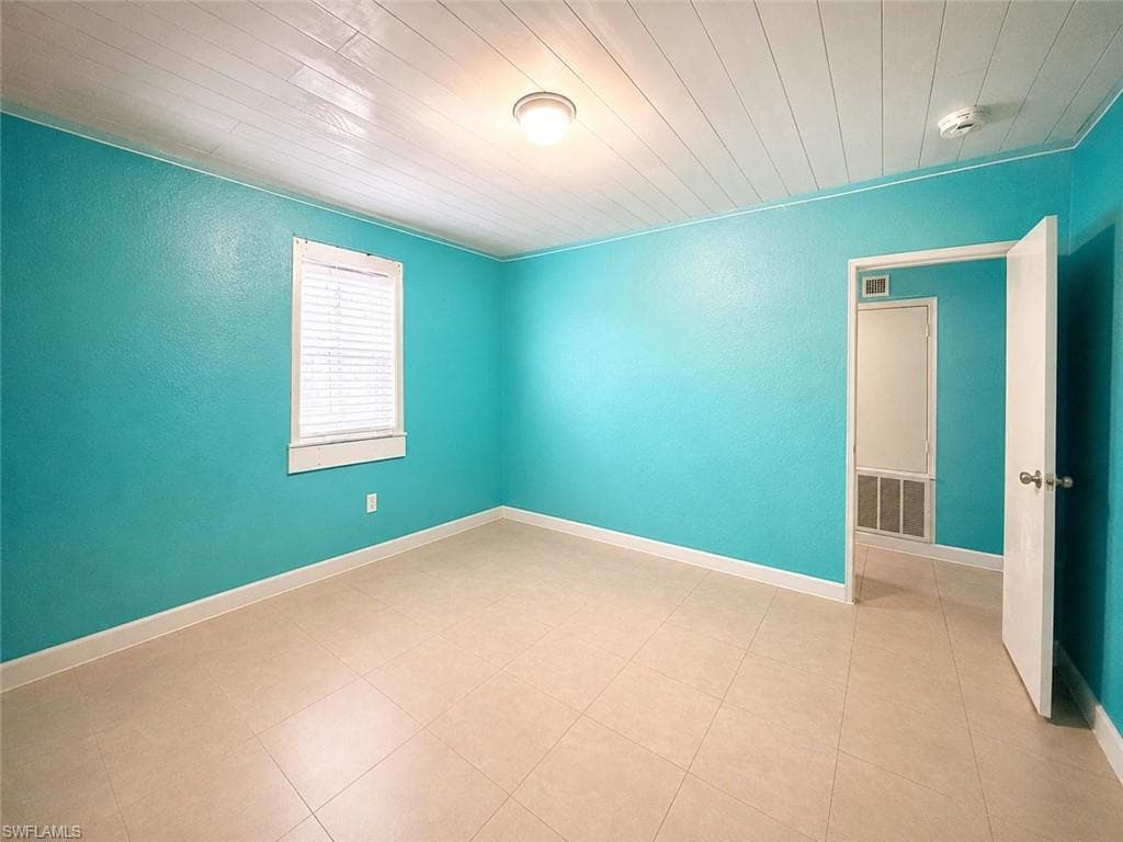 2485 Bayside ST-17
