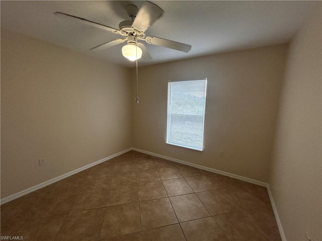 6012 Thrush AVE-10