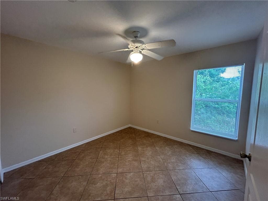 6012 Thrush AVE-8
