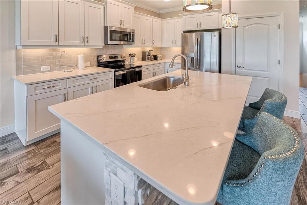 6960 Avalon CIR 807-9