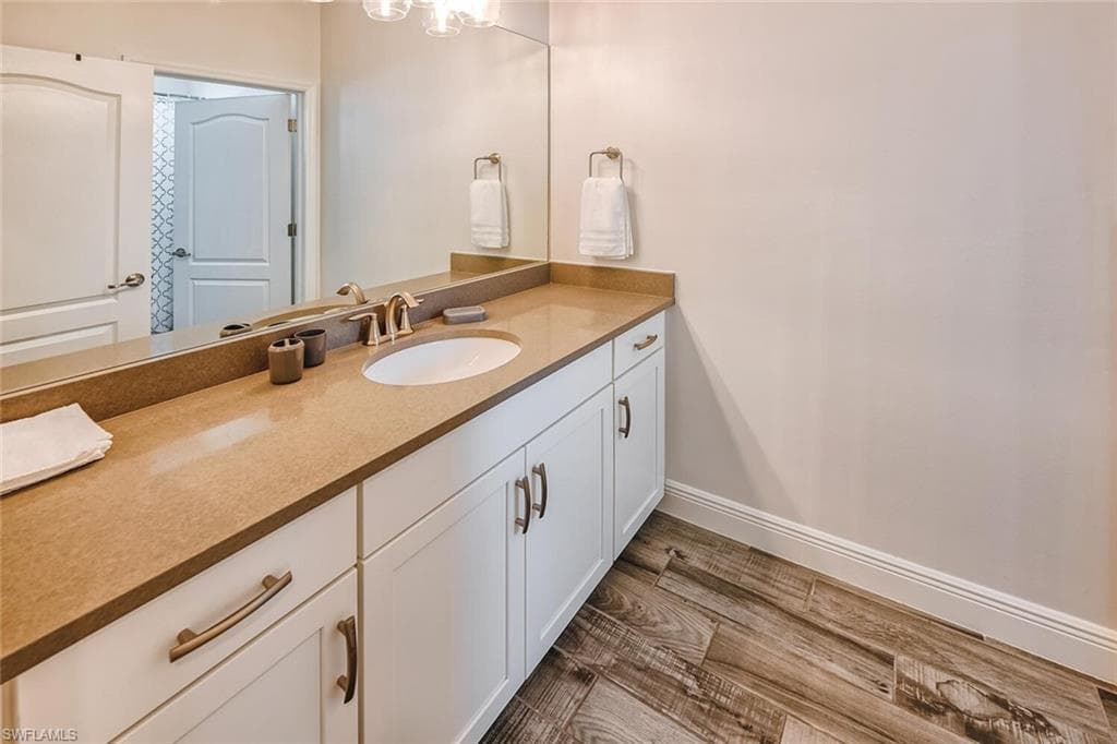 6960 Avalon CIR 807-18