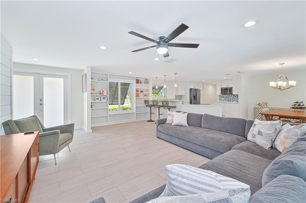 8719 Crest LN-13