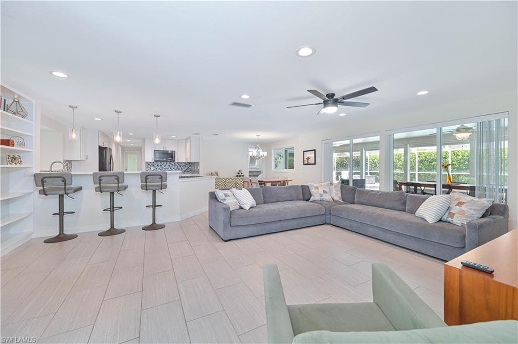 8719 Crest LN-17