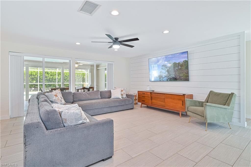 8719 Crest LN-16