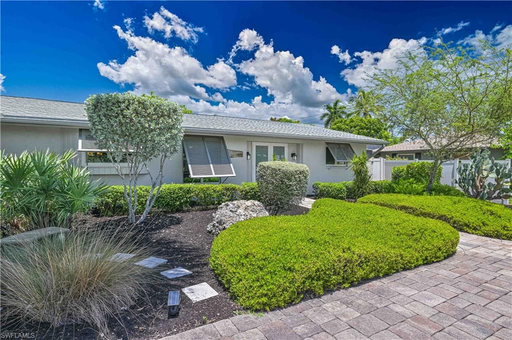 8719 Crest LN-5