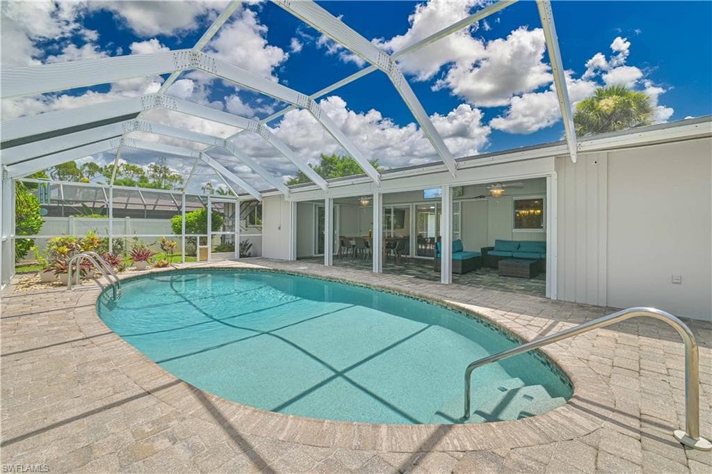 8719 Crest LN-10
